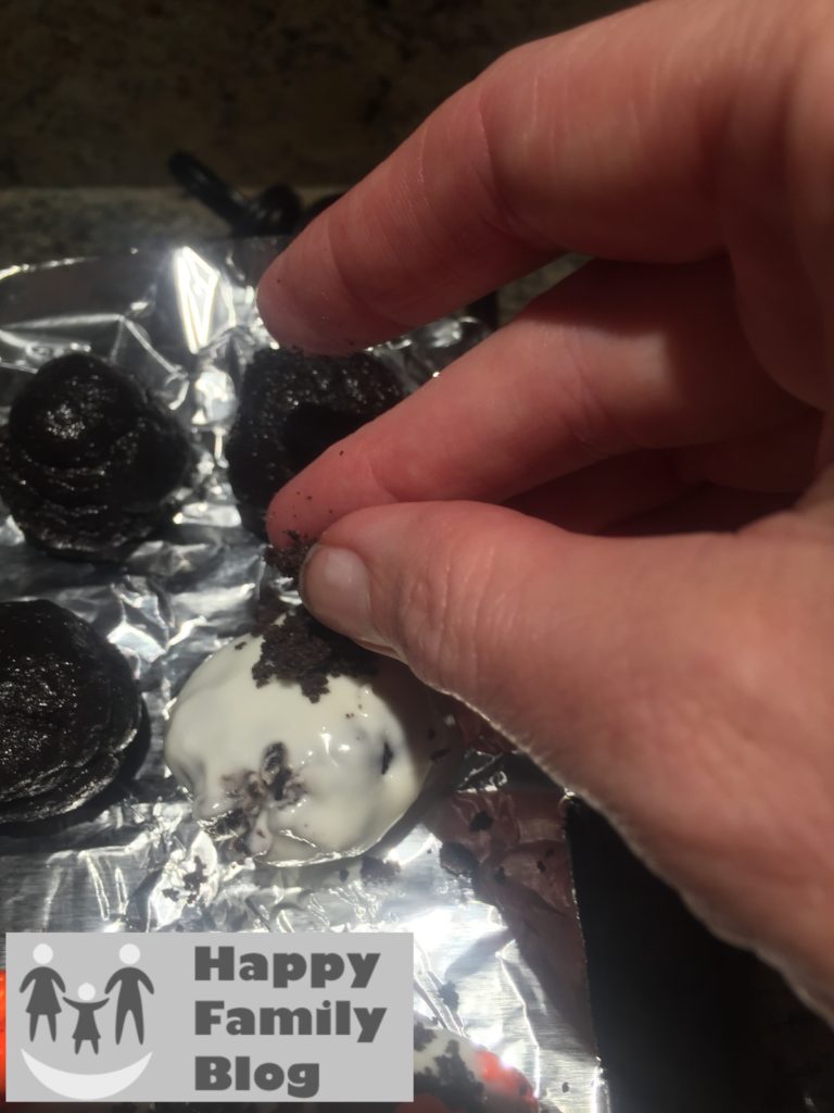 Oreo Cookie Balls- 3 Ingredient Easy! by Happy Family Blog