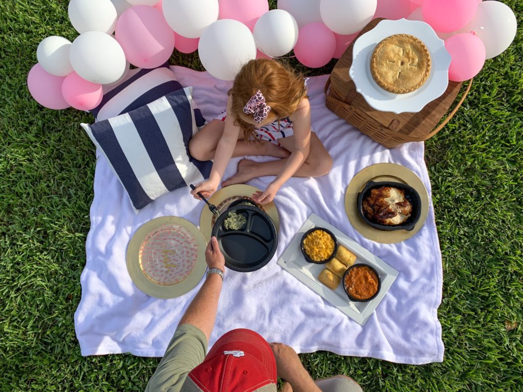 Family picnic ideas, food to bring to a picnic, picnic food suggestions, picnic food ideas for large groups, picnic items list